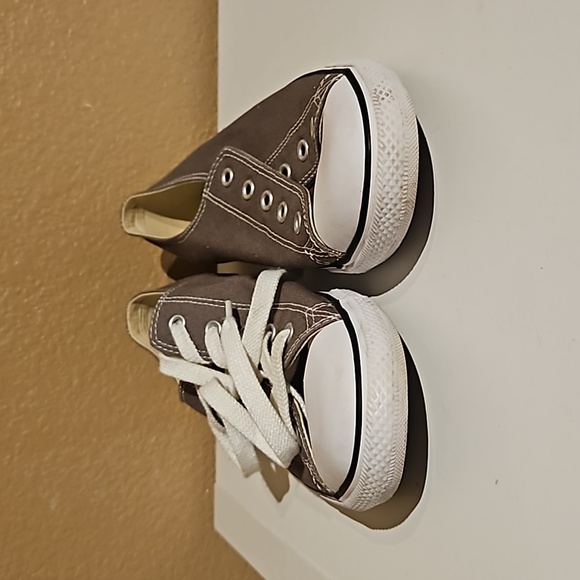 Great condition low top gray converse - Picture 3 of 6